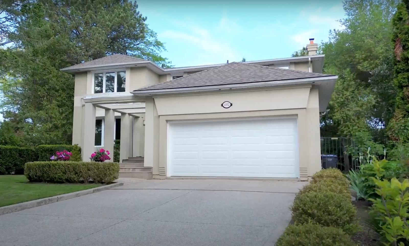 Explore Your Dream Home: Stunning Mississauga Property in Prime Location